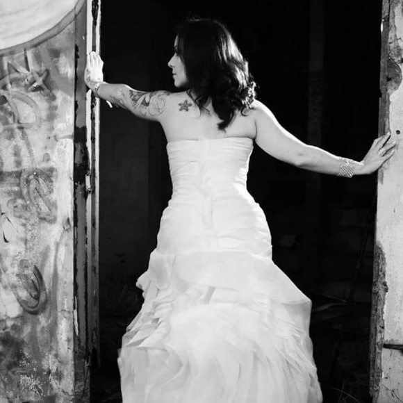 Vera-Wang  wedding dress - Picture 2 of 2